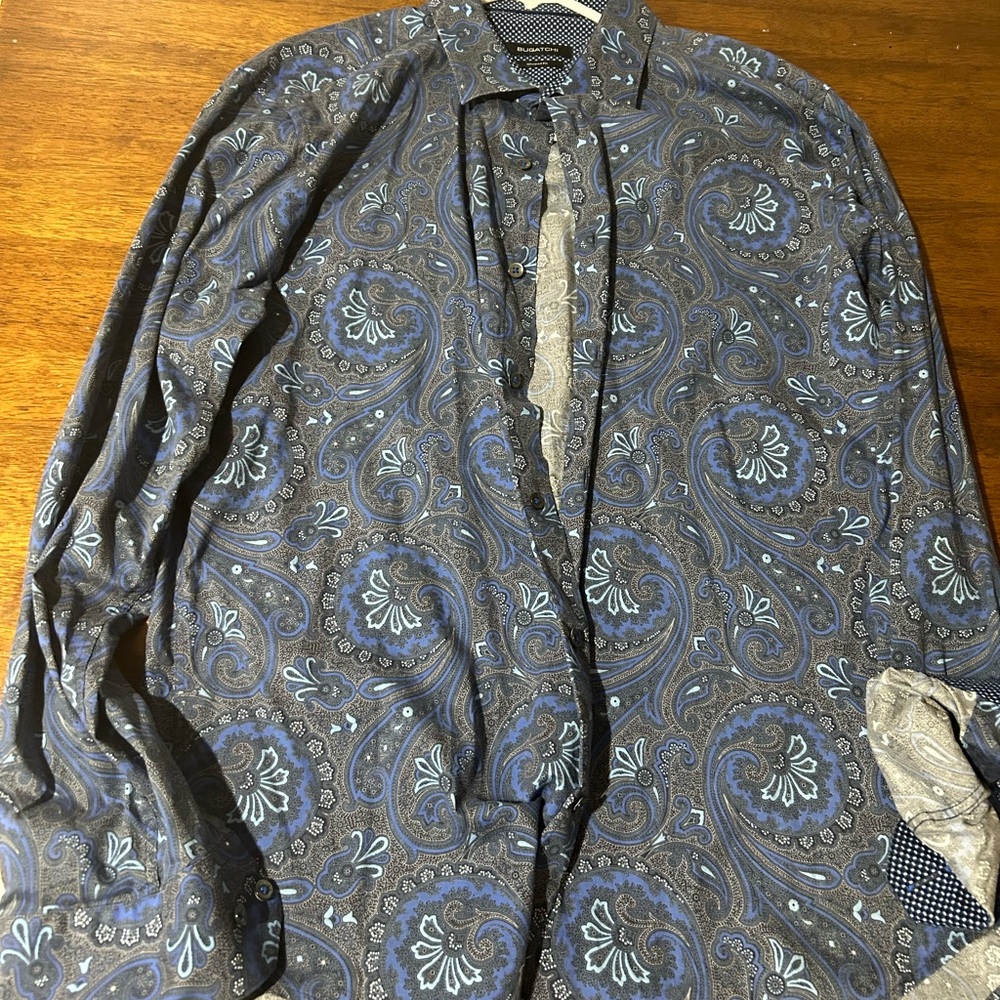 BUGATCHI MENS Casual Button Up
Size XL